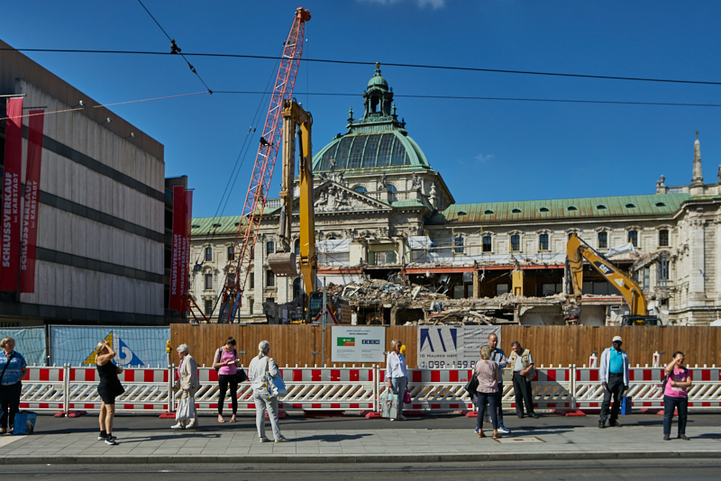 16.07.2019 - Abriss-und-Neubau-des-Hotel-Königshof-in-München