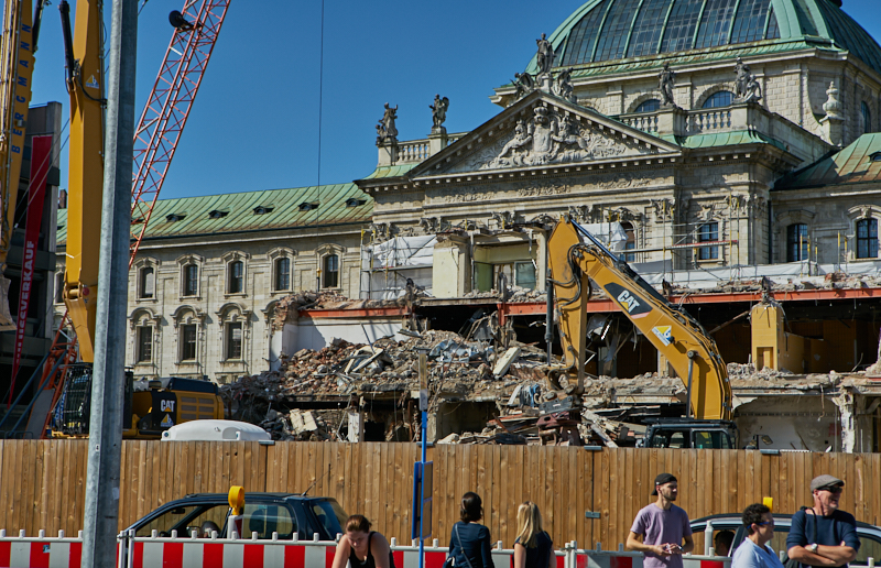 16.07.2019 - Abriss-und-Neubau-des-Hotel-Königshof-in-München