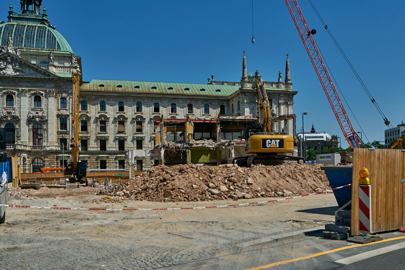 24.07.2019 - Aufräumungsarbeiten am Königshof München