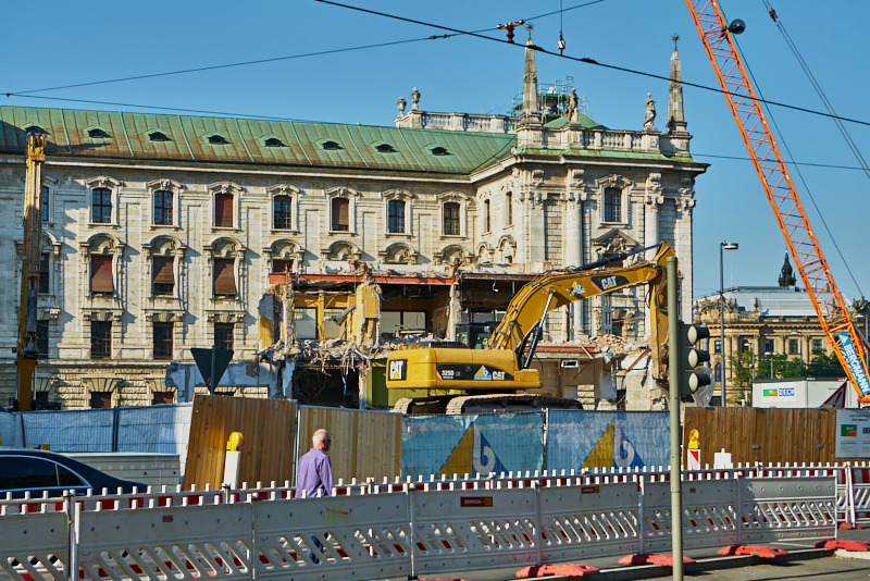 24.07.2019 - Aufräumungsarbeiten am Königshof München