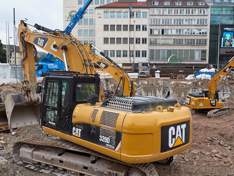 20.08.2019 - Die Baustelle Hotel Königshof. Die Bagger sind im Keller