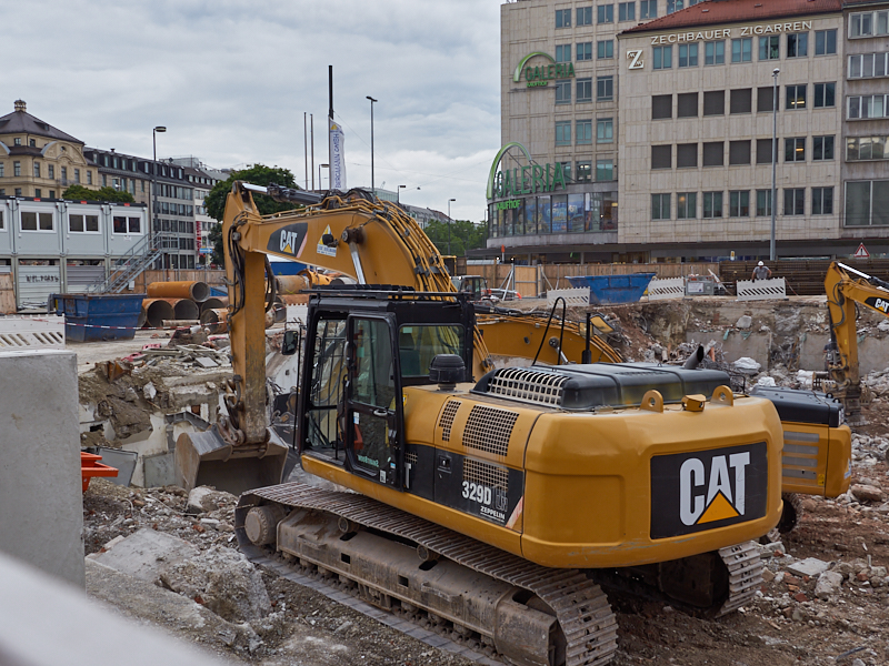 21.08.2019 - Für die Spundewände werden tiefe Löcher gebohrt