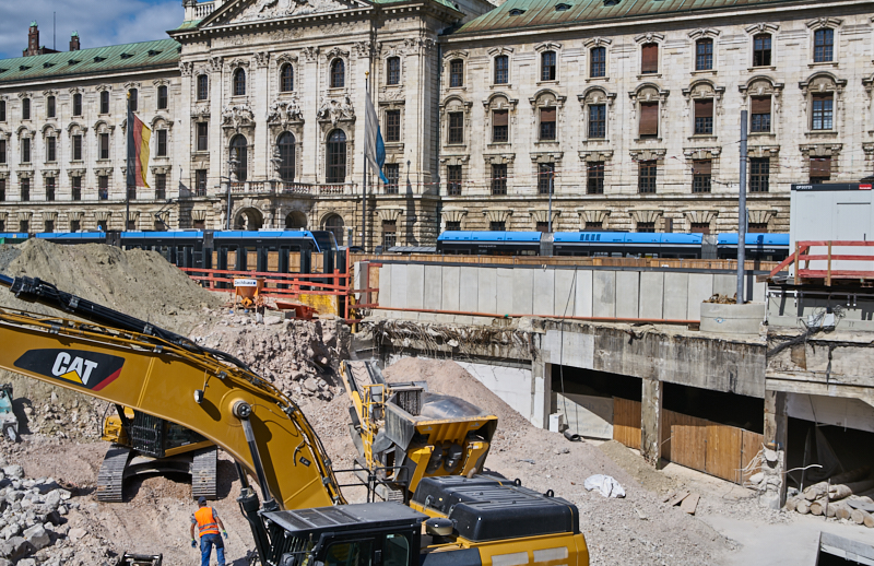 19.09.2019 - Abriss und Neubau des Hotel Königshof in München