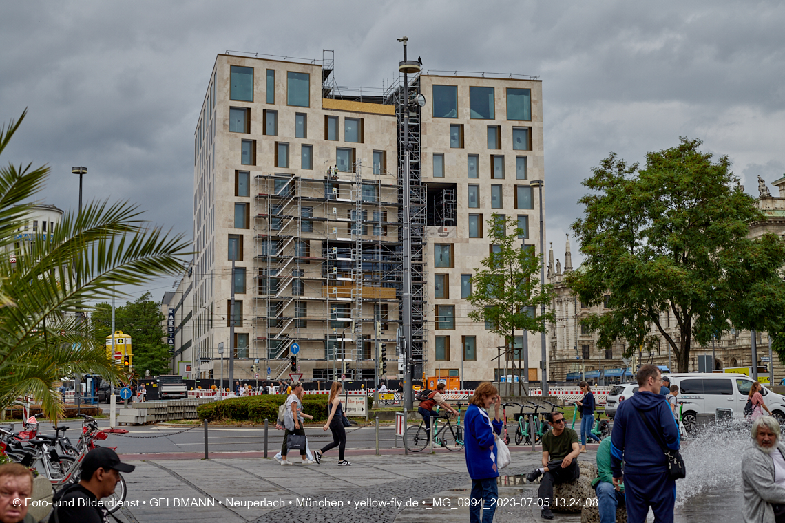 05.07.2023 - das Luxushotel Königshof verliert sein Gerüst