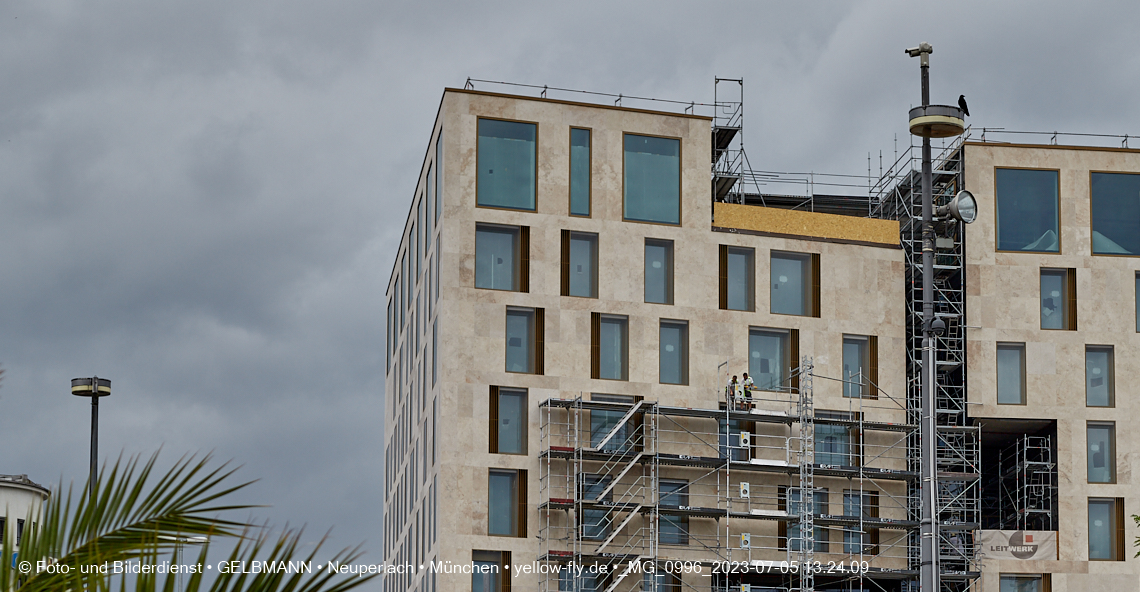 05.07.2023 - das Luxushotel Königshof verliert sein Gerüst