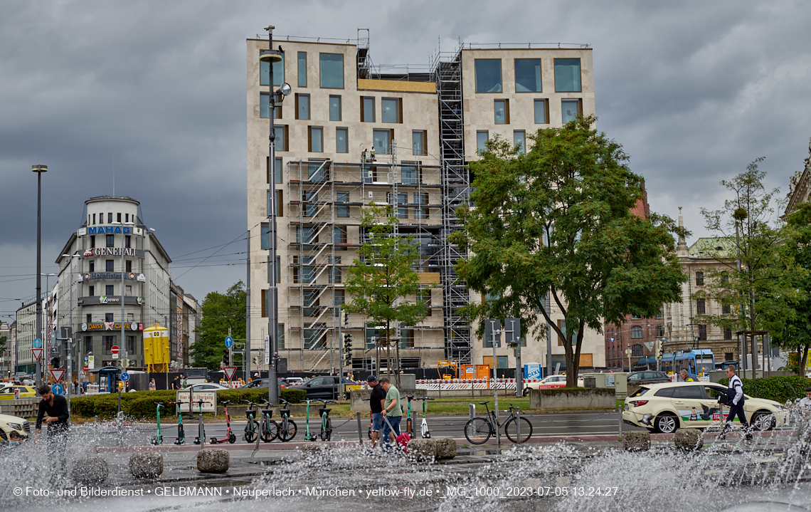 05.07.2023 - das Luxushotel Königshof verliert sein Gerüst