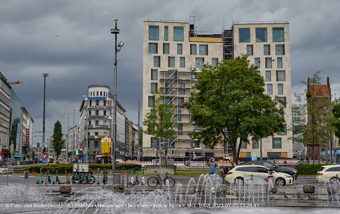 05.07.2023 - das Luxushotel Königshof verliert sein Gerüst