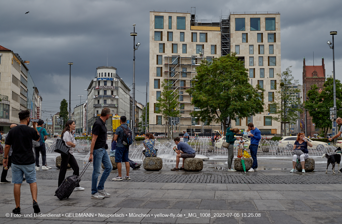 05.07.2023 - das Luxushotel Königshof verliert sein Gerüst