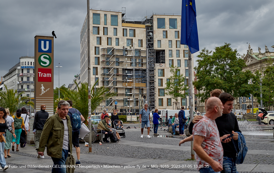 05.07.2023 - das Luxushotel Königshof verliert sein Gerüst