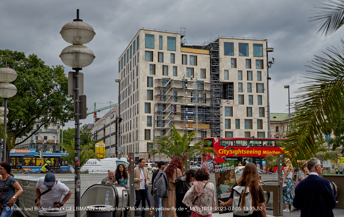 05.07.2023 - das Luxushotel Königshof verliert sein Gerüst