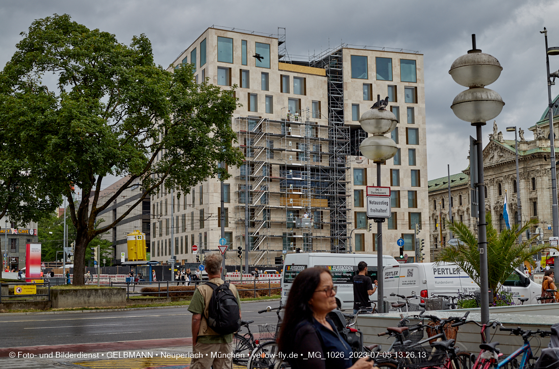 05.07.2023 - das Luxushotel Königshof verliert sein Gerüst