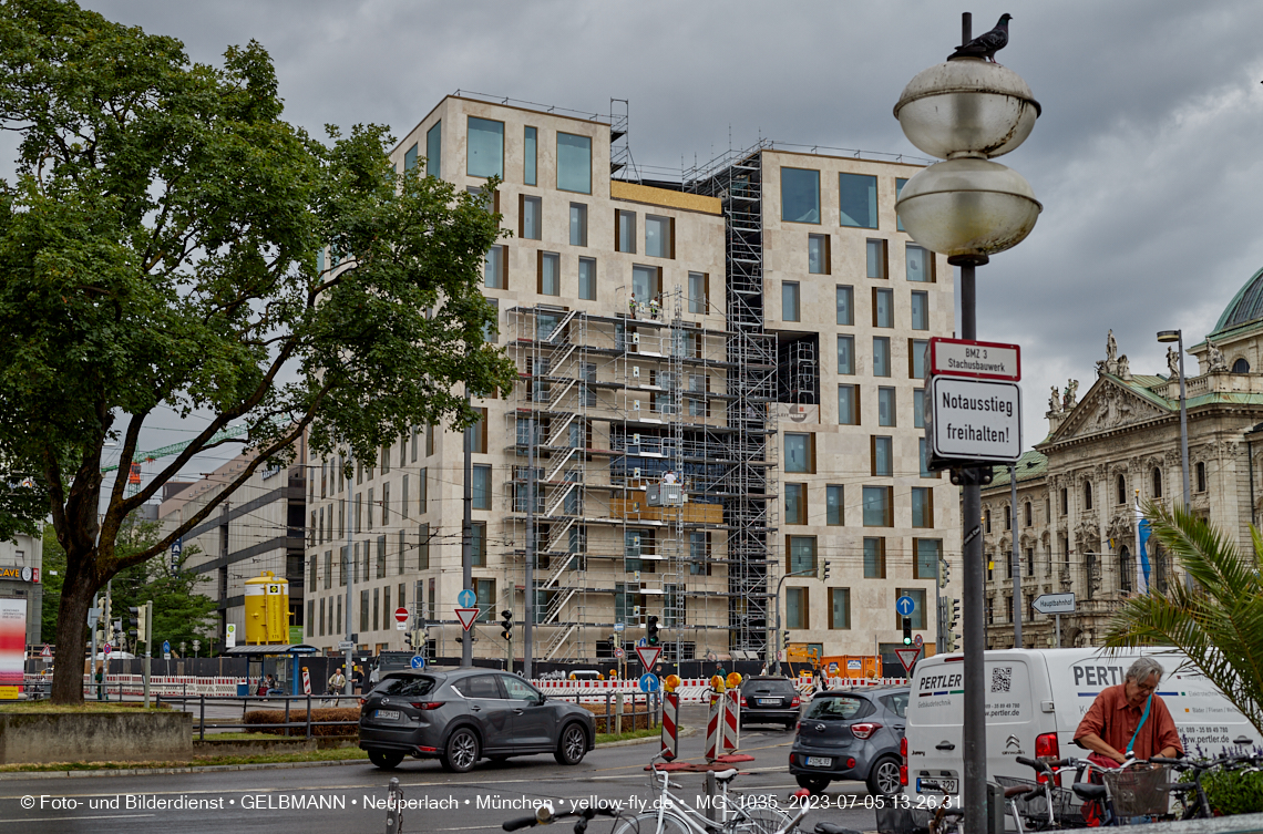 05.07.2023 - das Luxushotel Königshof verliert sein Gerüst
