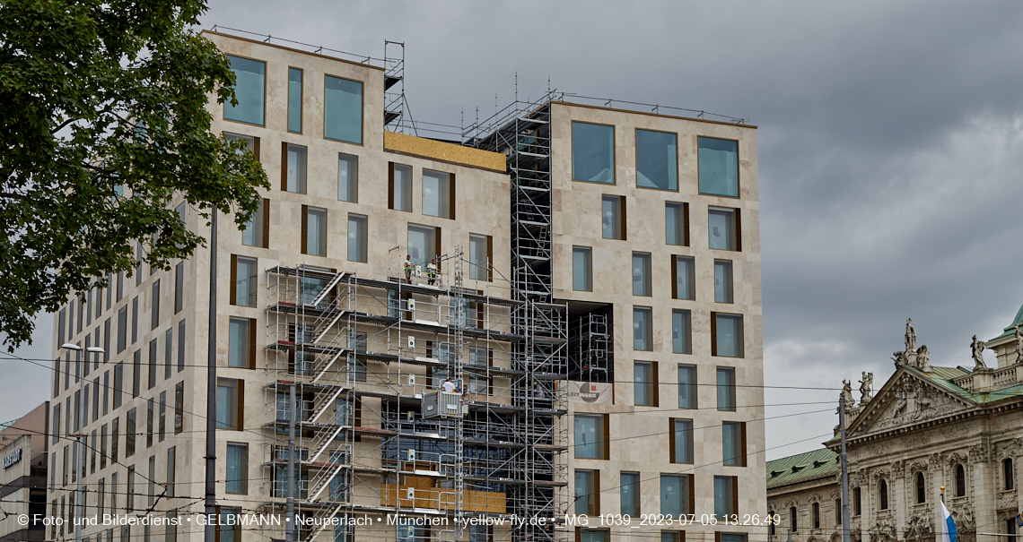 05.07.2023 - das Luxushotel Königshof verliert sein Gerüst