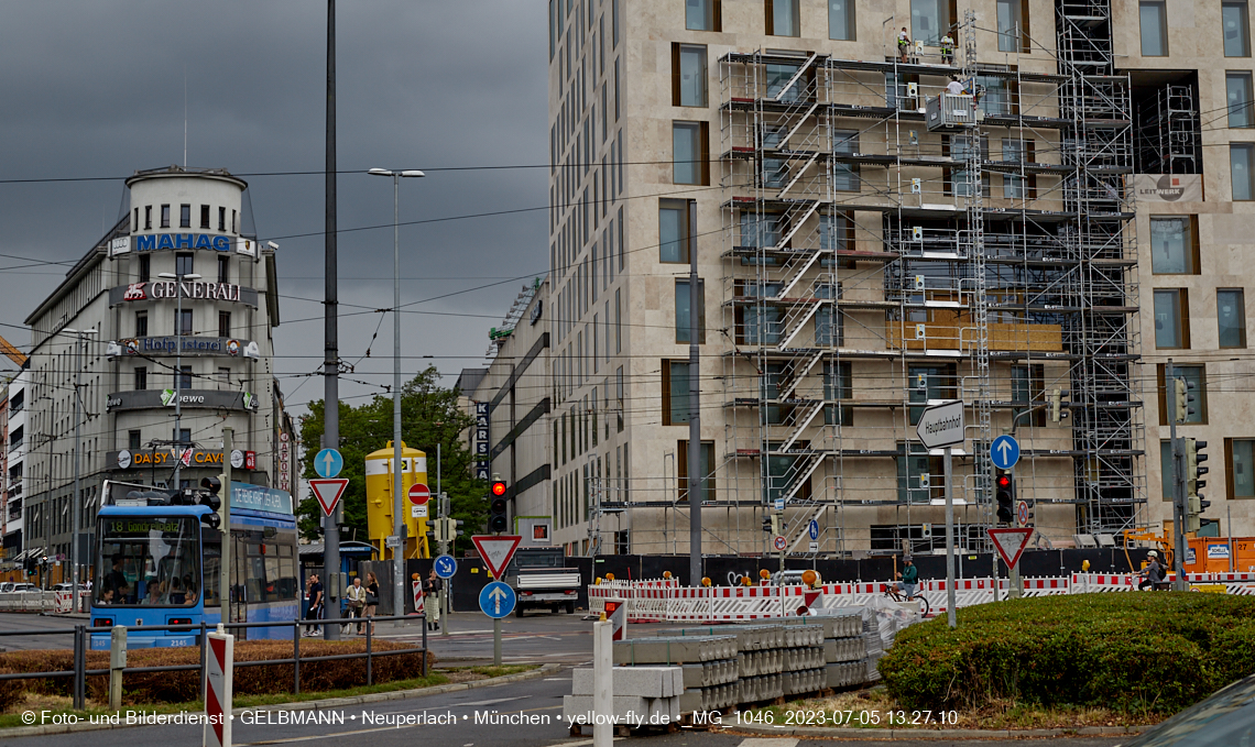 05.07.2023 - das Luxushotel Königshof verliert sein Gerüst