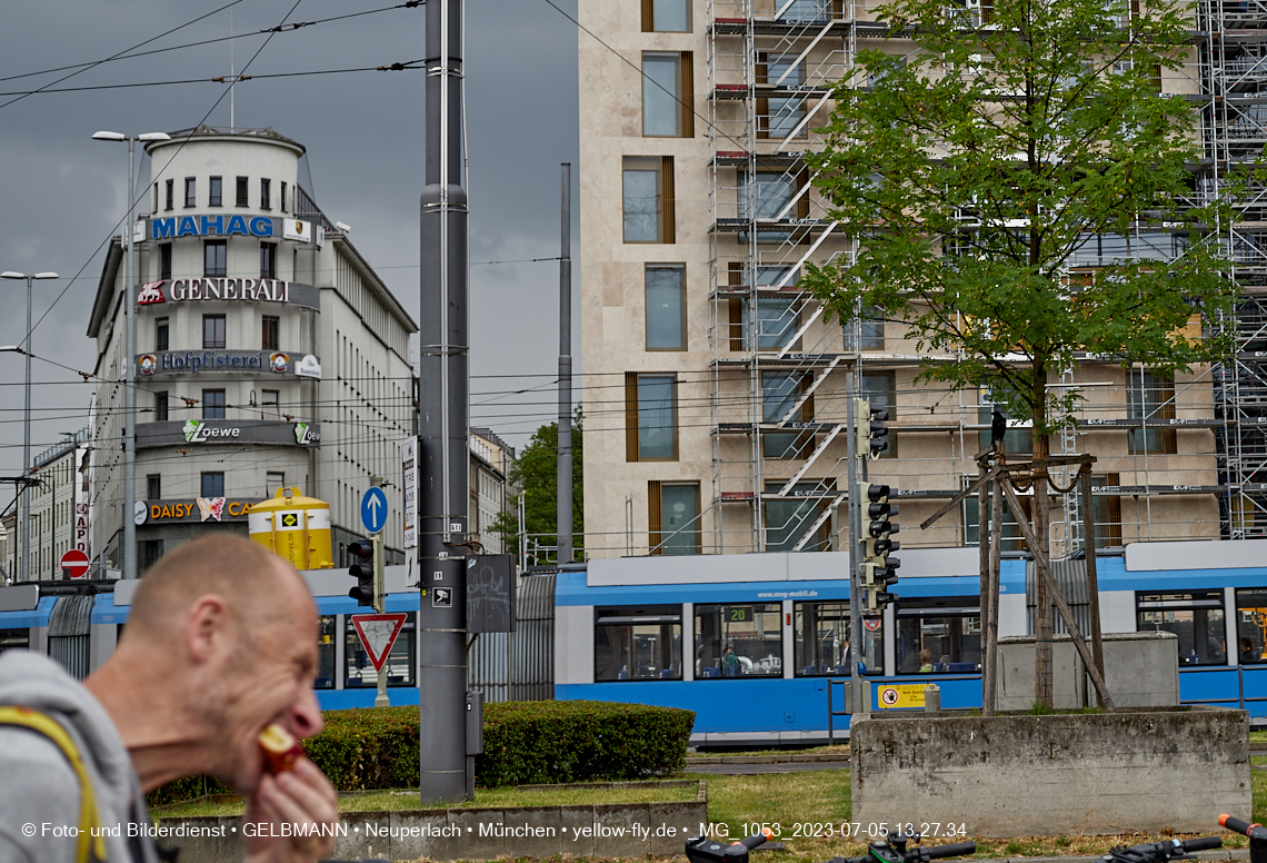 05.07.2023 - das Luxushotel Königshof verliert sein Gerüst