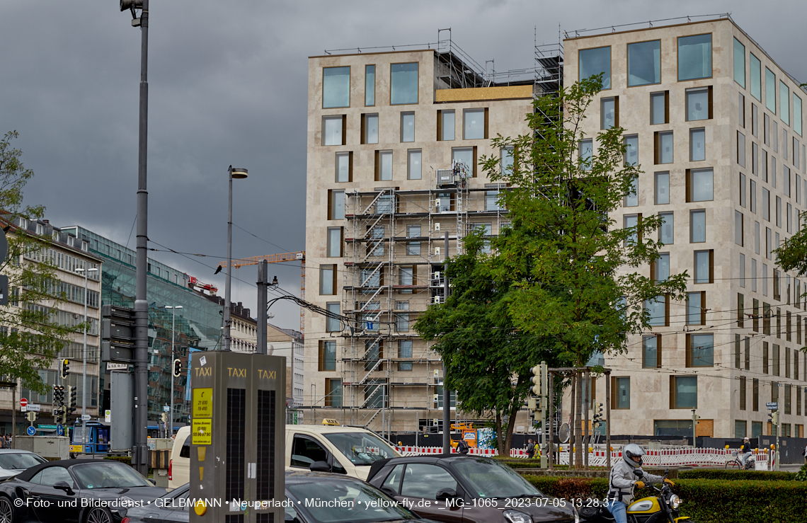 05.07.2023 - das Luxushotel Königshof verliert sein Gerüst