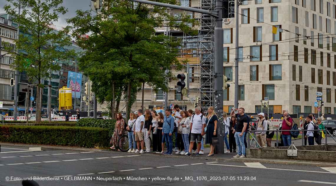 05.07.2023 - das Luxushotel Königshof verliert sein Gerüst