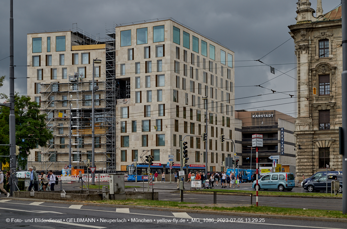 05.07.2023 - das Luxushotel Königshof verliert sein Gerüst