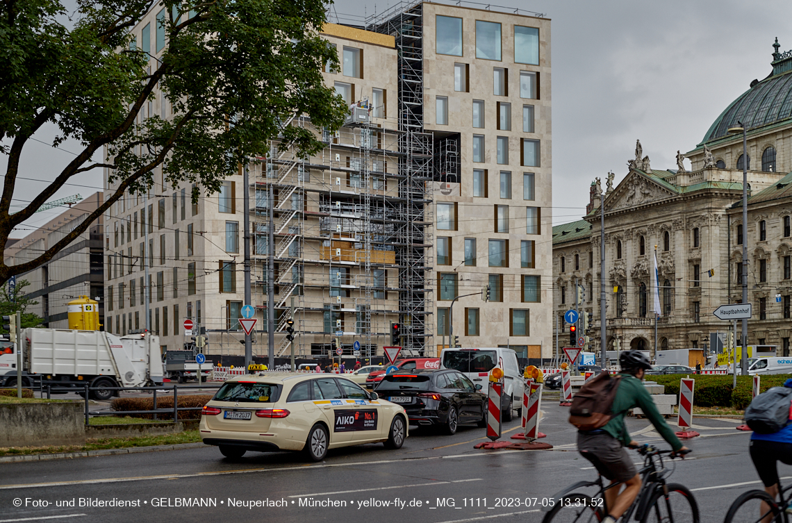 05.07.2023 - das Luxushotel Königshof verliert sein Gerüst