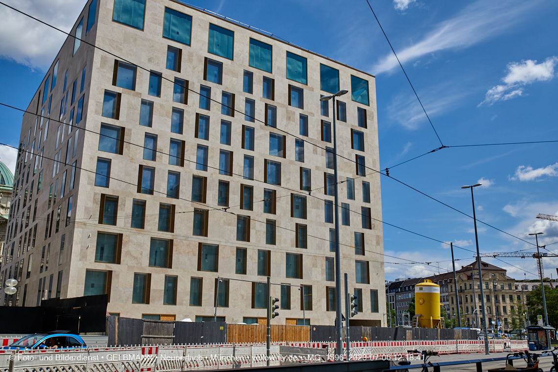 06.07.2023 - das Luxushotel Königshof verliert sein Gerüst