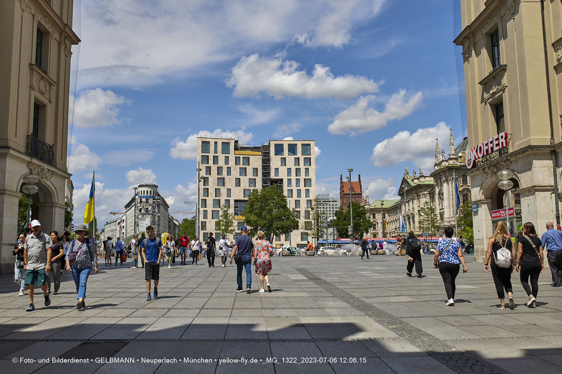 06.07.2023 - das Luxushotel Königshof verliert sein Gerüst