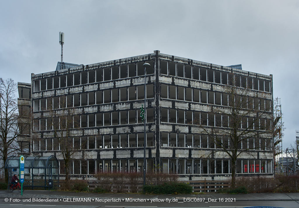 16.12.2021 - Oktavian und Feringastrasse in Unterföhring
