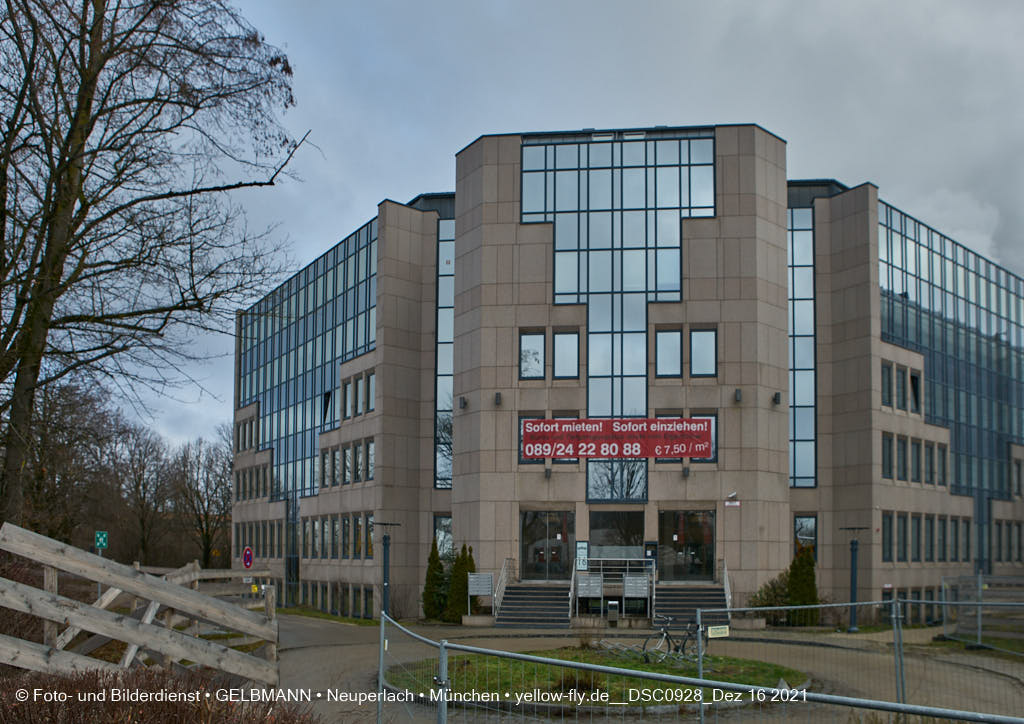 16.12.2021 - Oktavian und Feringastrasse in Unterföhring