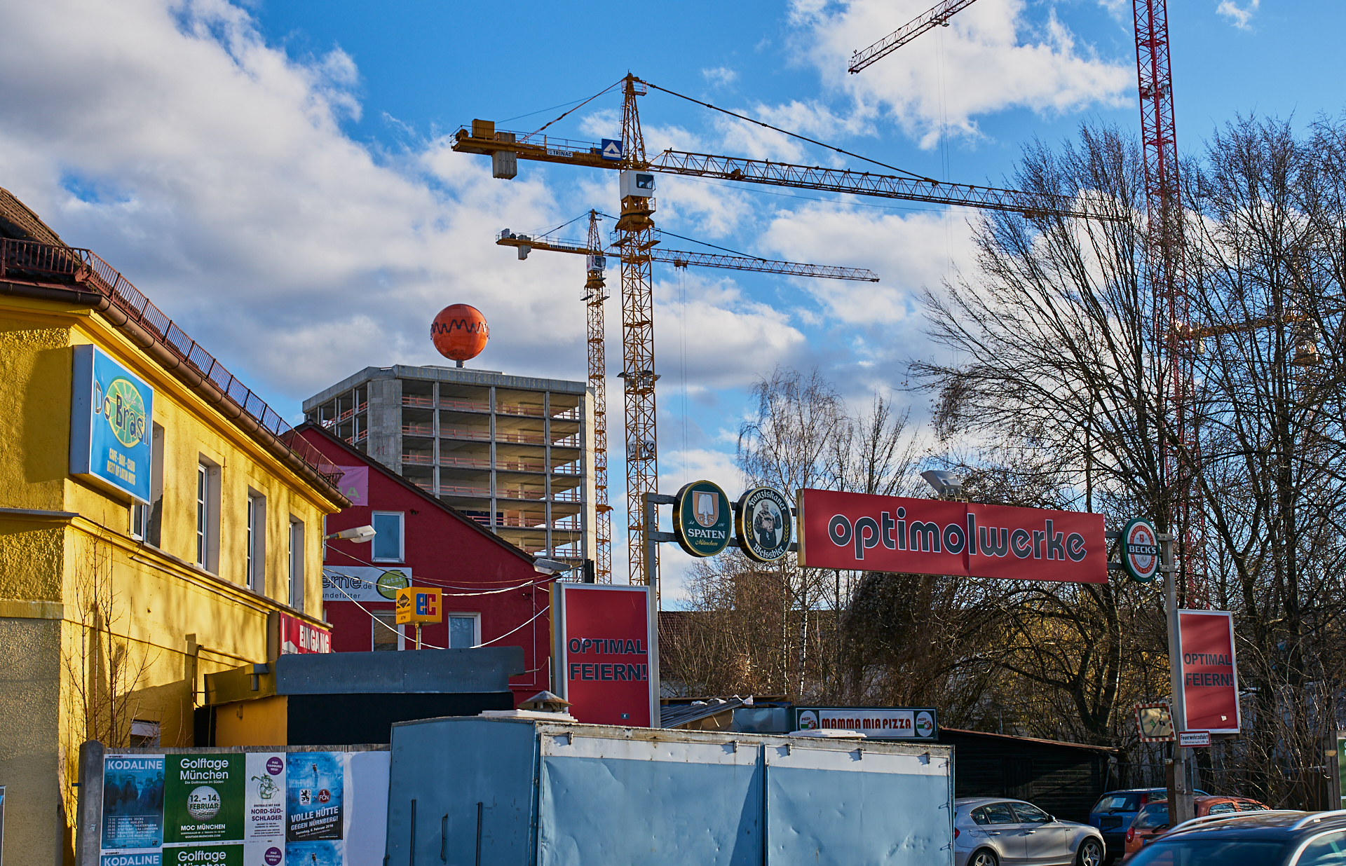 11.02.2016 - Das HIGHRISE-ONE im Anfangsstadium und ATLAS ohne Fassade