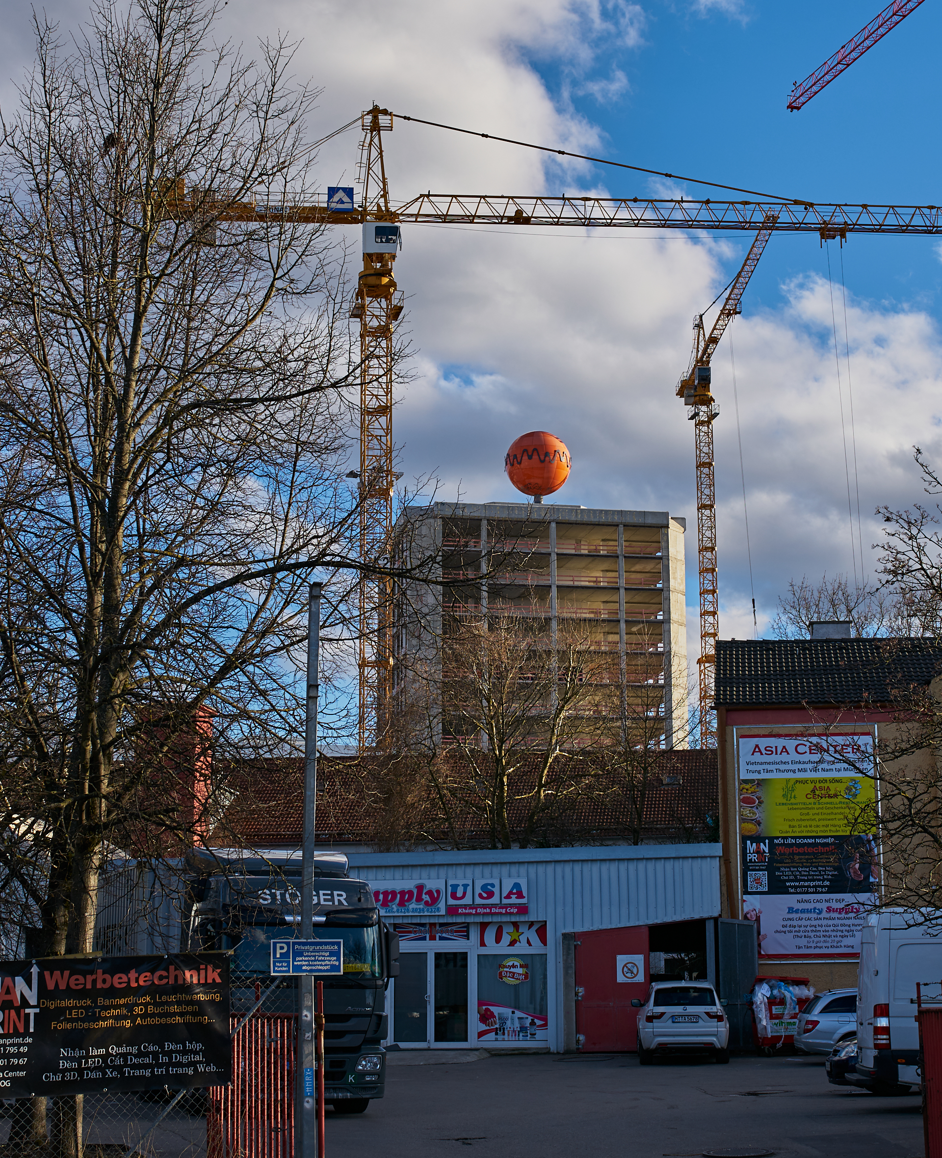 11.02.2016 - Das HIGHRISE-ONE im Anfangsstadium und ATLAS ohne Fassade