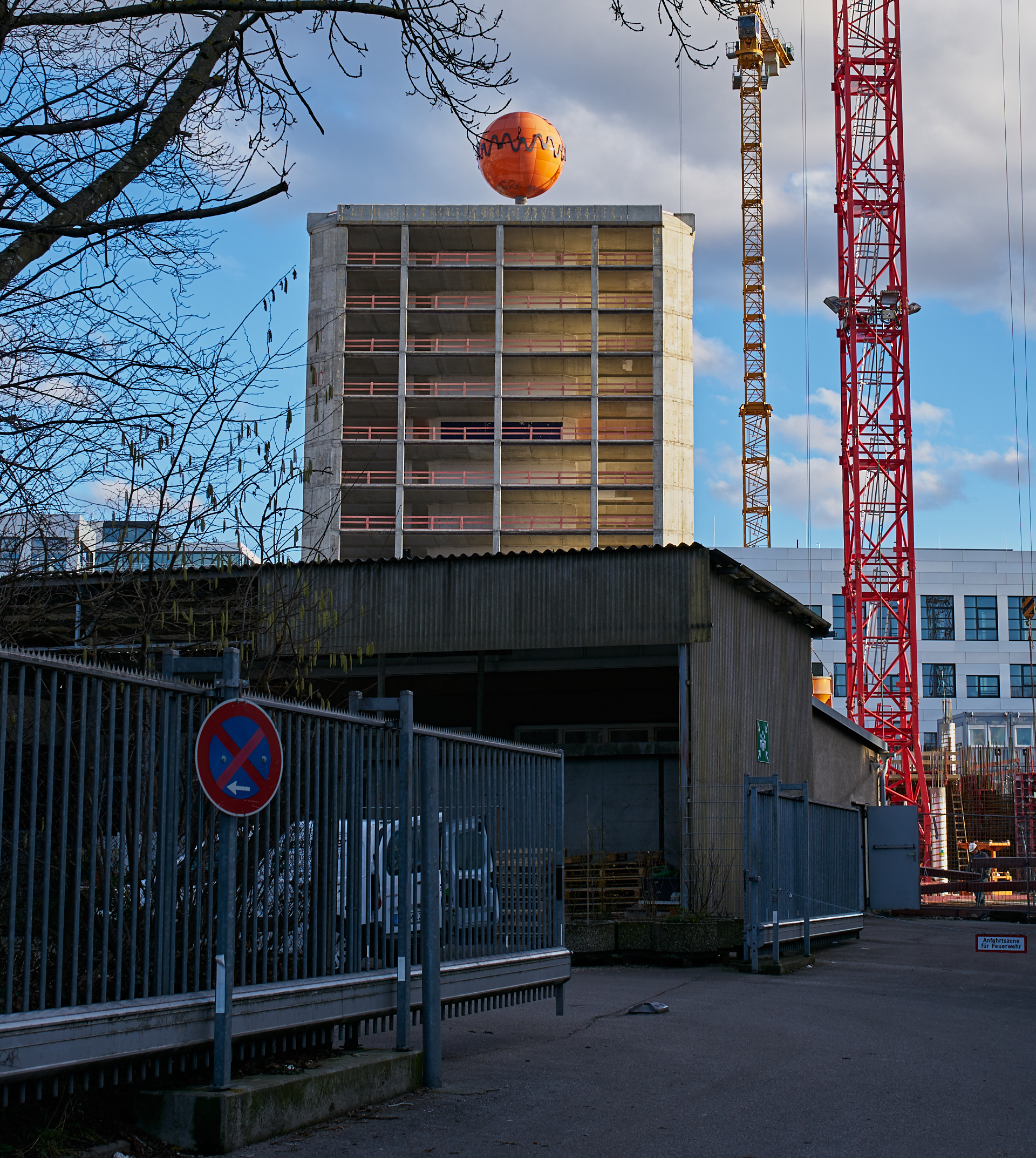 11.02.2016 - Das HIGHRISE-ONE im Anfangsstadium und ATLAS ohne Fassade
