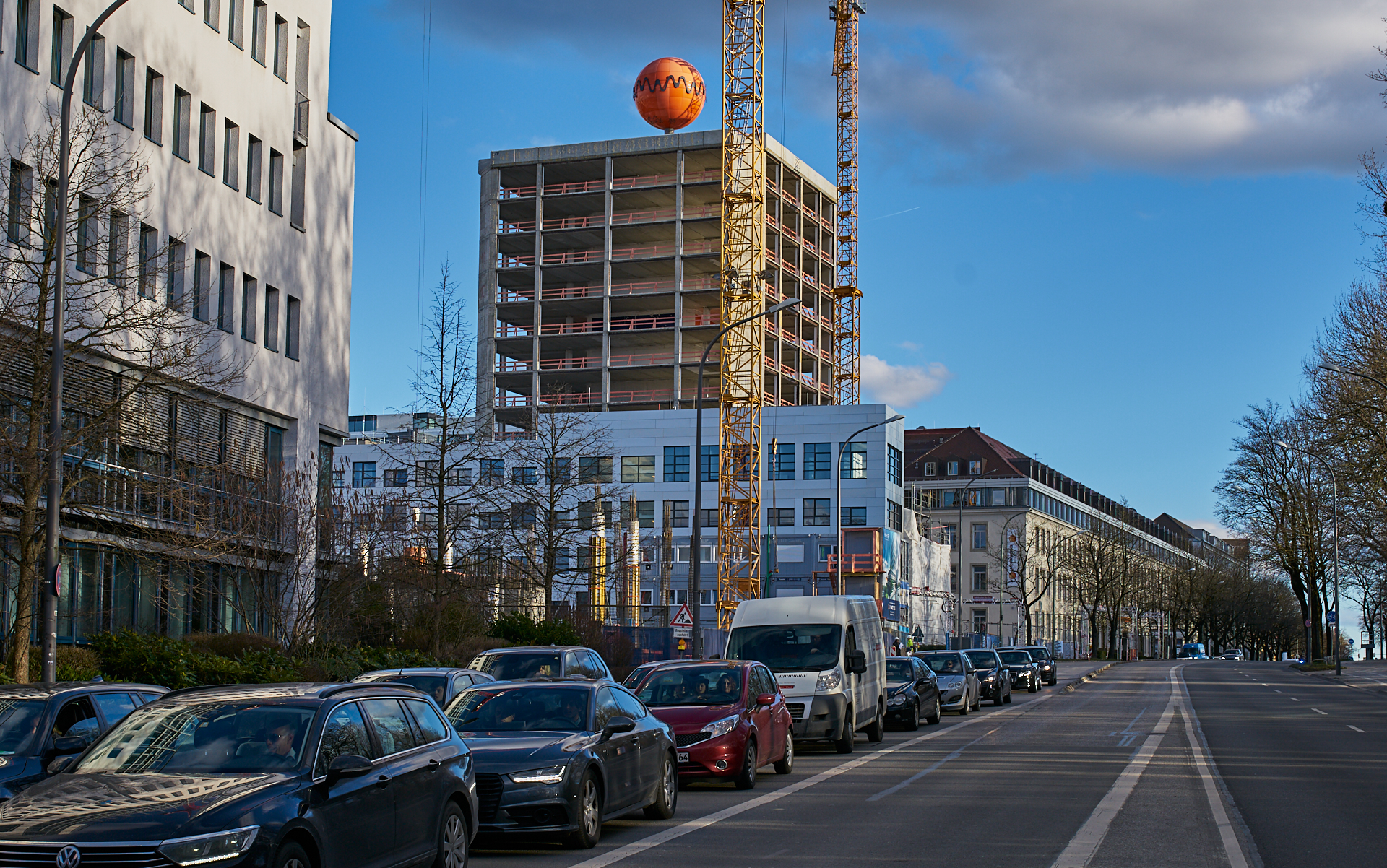 11.02.2016 - Das HIGHRISE-ONE im Anfangsstadium und ATLAS ohne Fassade