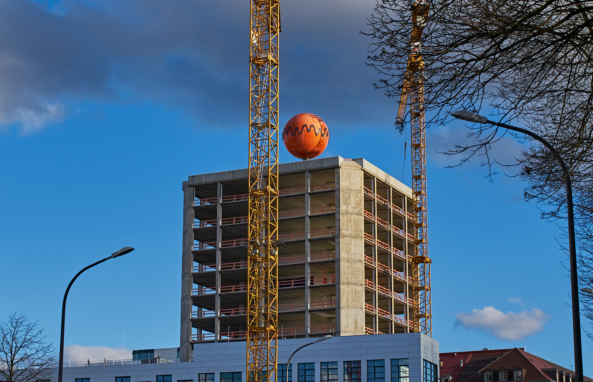 11.02.2016 - Das HIGHRISE-ONE im Anfangsstadium und ATLAS ohne Fassade
