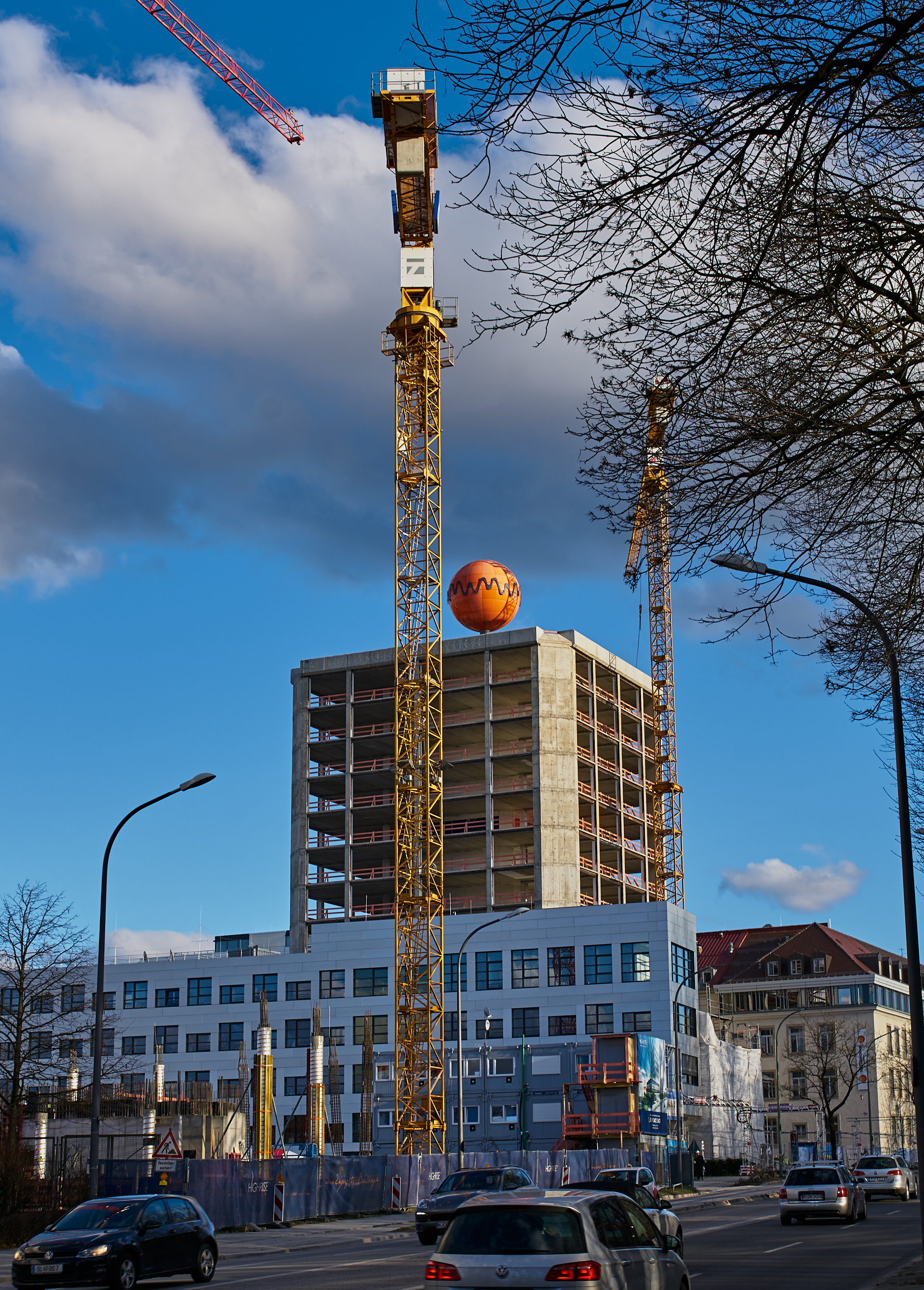 11.02.2016 - Das HIGHRISE-ONE im Anfangsstadium und ATLAS ohne Fassade