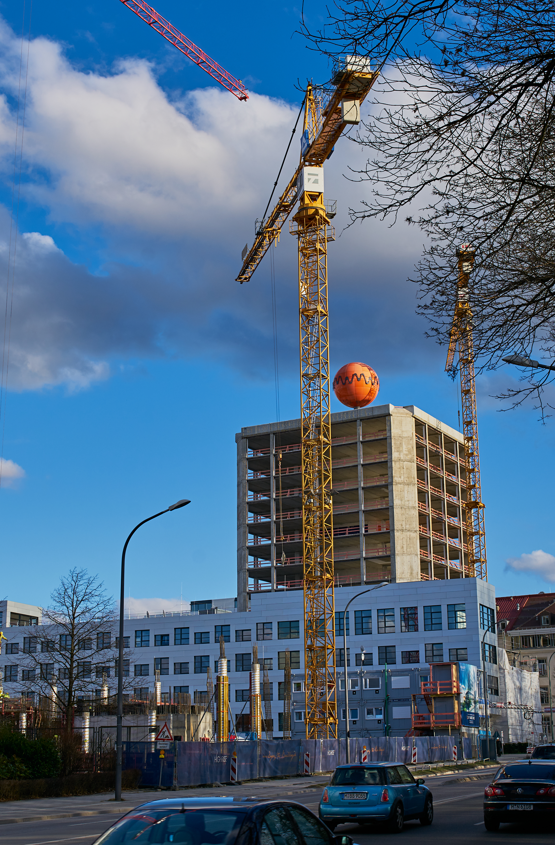 11.02.2016 - Das HIGHRISE-ONE im Anfangsstadium und ATLAS ohne Fassade
