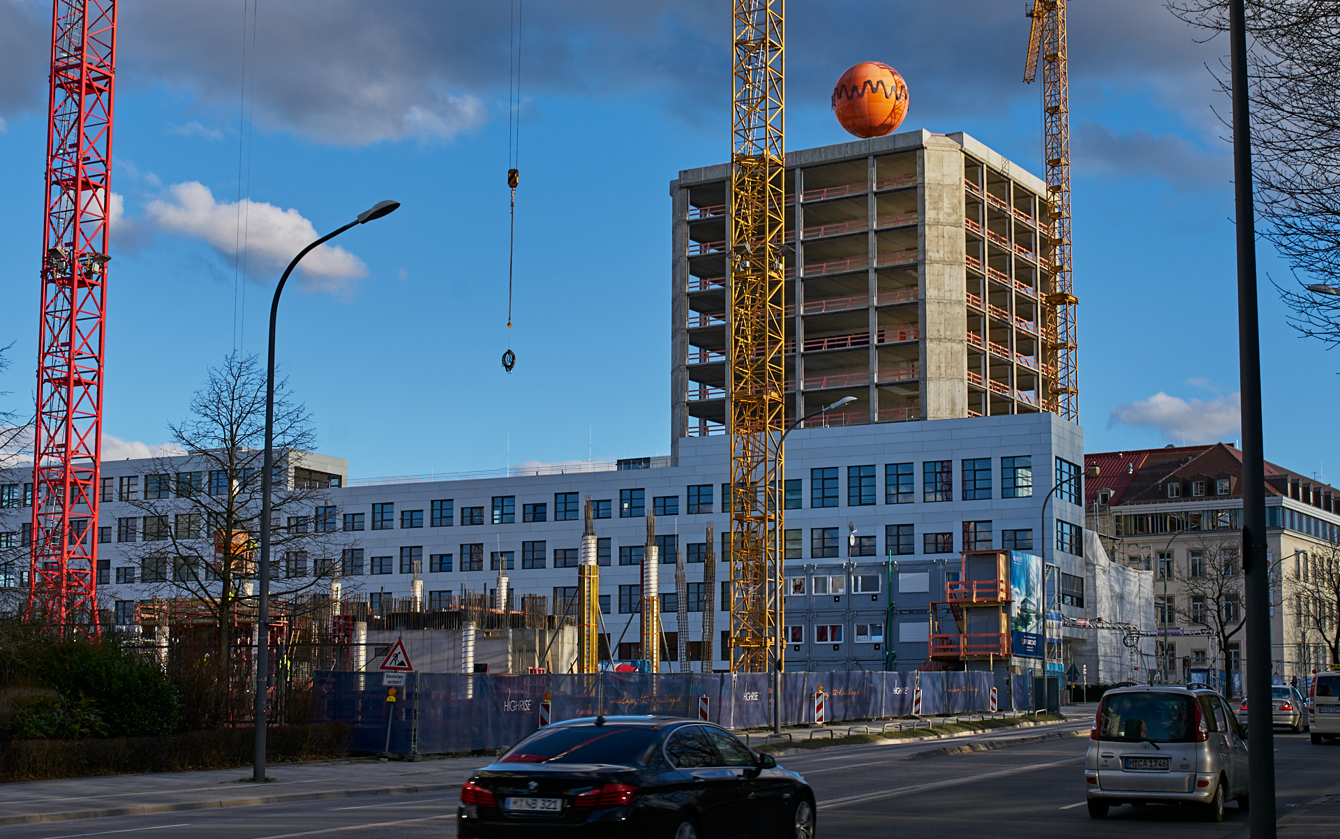 11.02.2016 - Das HIGHRISE-ONE im Anfangsstadium und ATLAS ohne Fassade