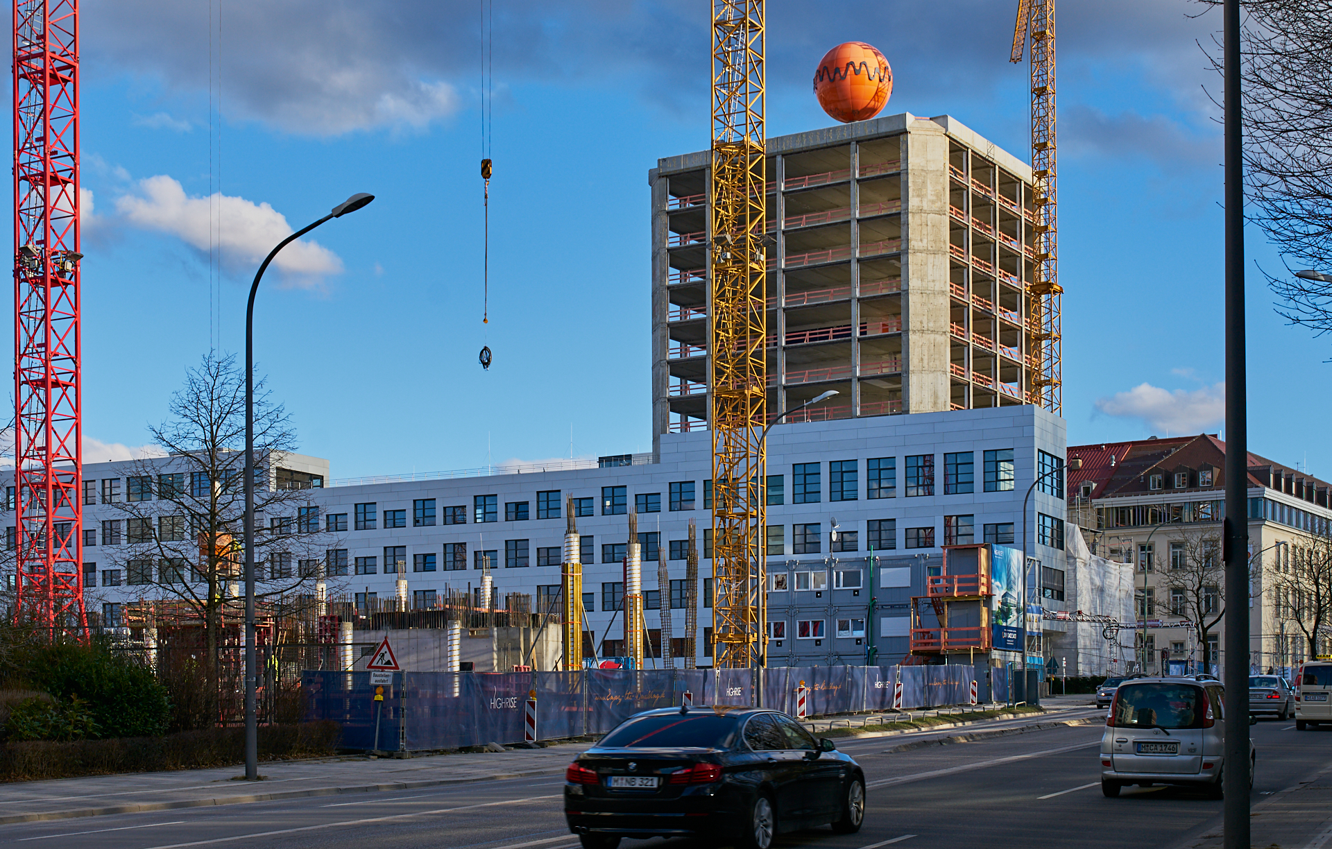 11.02.2016 - Das HIGHRISE-ONE im Anfangsstadium und ATLAS ohne Fassade