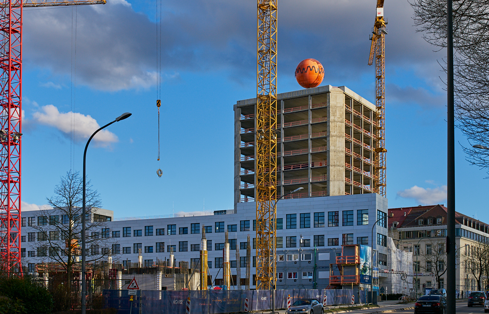 11.02.2016 - Das HIGHRISE-ONE im Anfangsstadium und ATLAS ohne Fassade