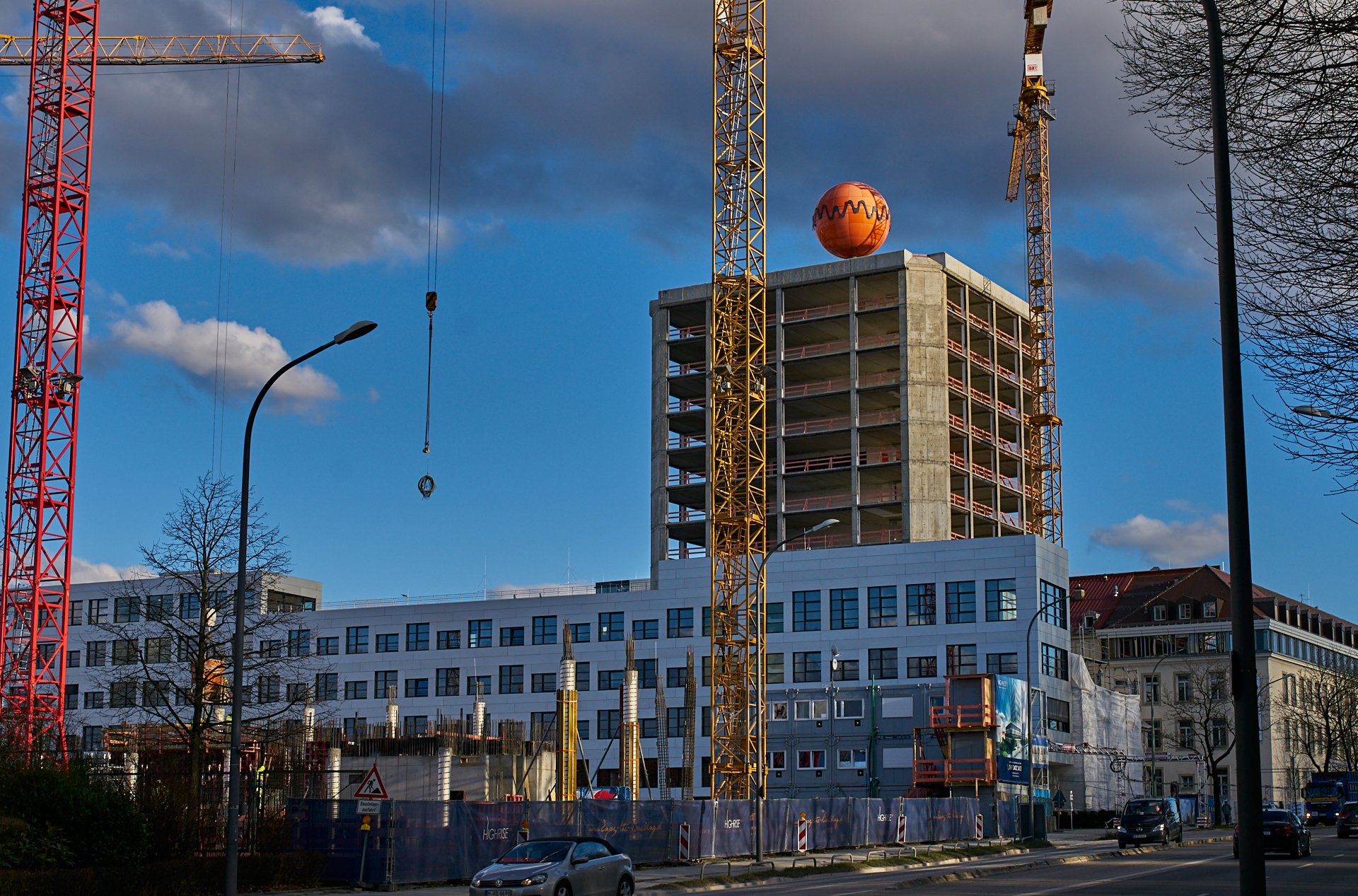 11.02.2016 - Das HIGHRISE-ONE im Anfangsstadium und ATLAS ohne Fassade