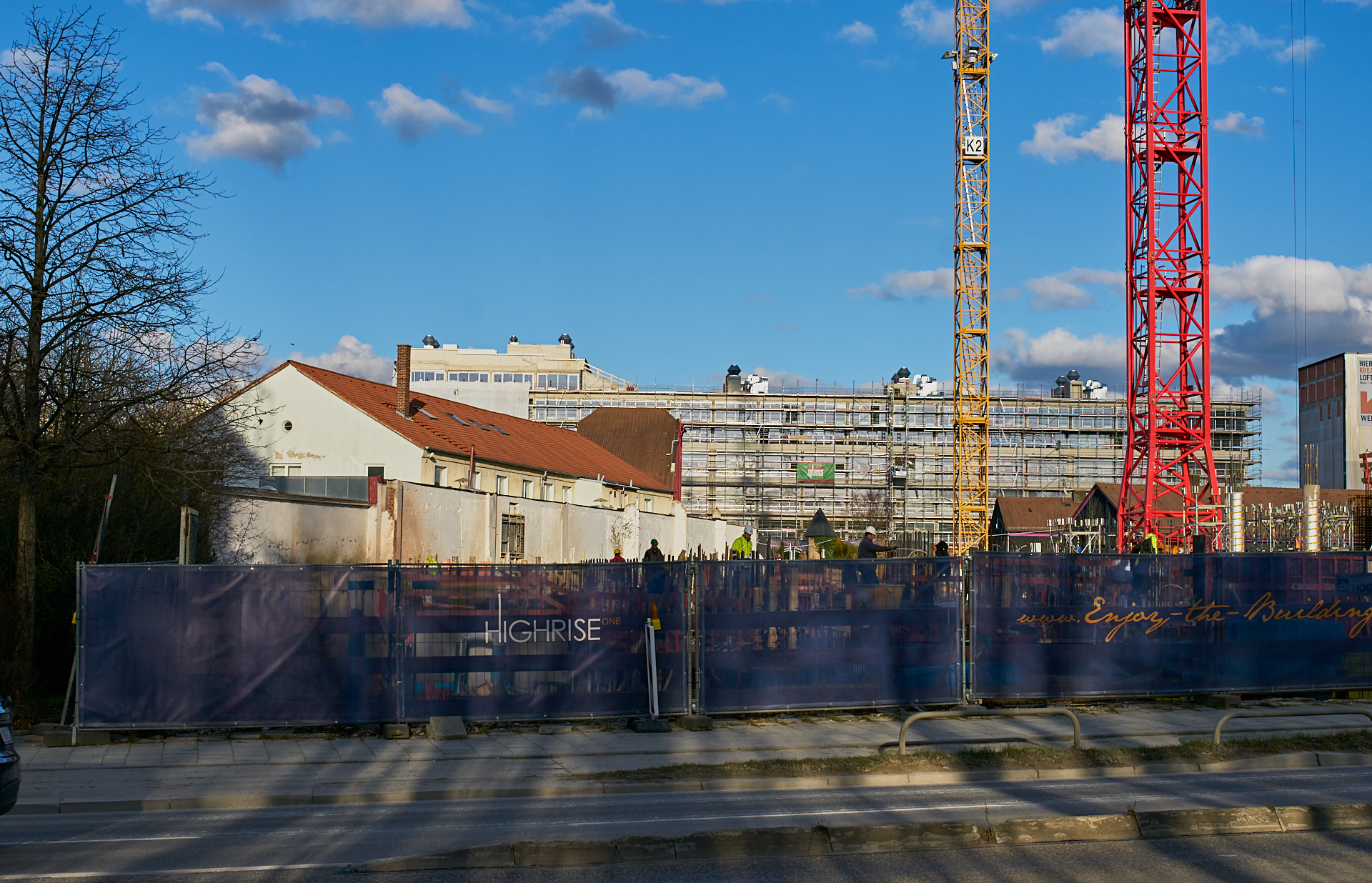 11.02.2016 - Das HIGHRISE-ONE im Anfangsstadium und ATLAS ohne Fassade