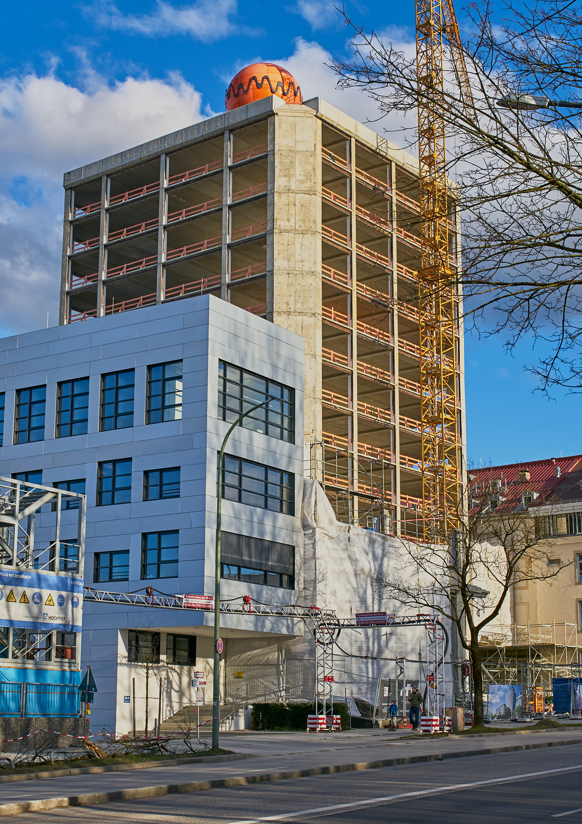 11.02.2016 - Das HIGHRISE-ONE im Anfangsstadium und ATLAS ohne Fassade