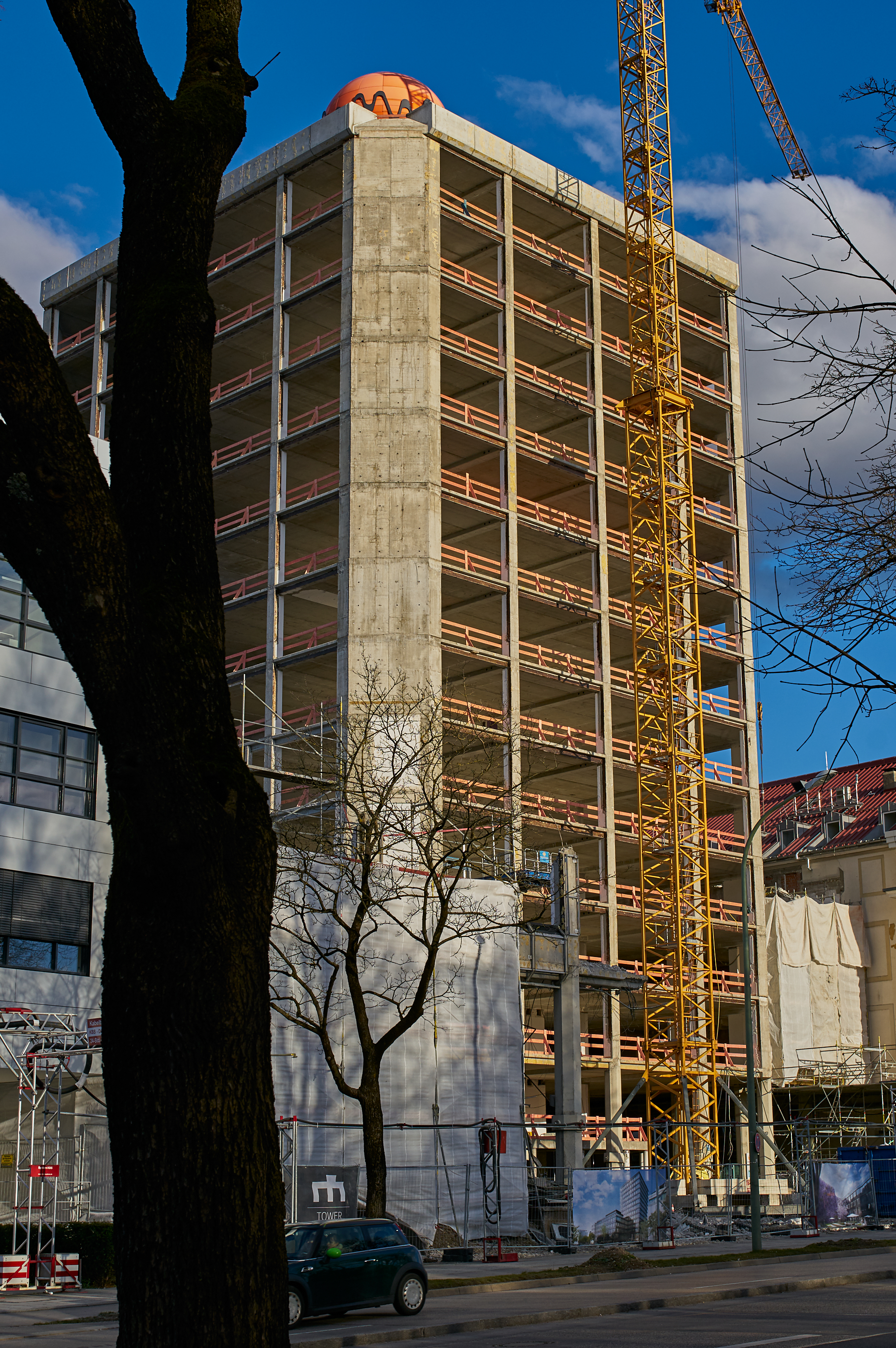 11.02.2016 - Das HIGHRISE-ONE im Anfangsstadium und ATLAS ohne Fassade