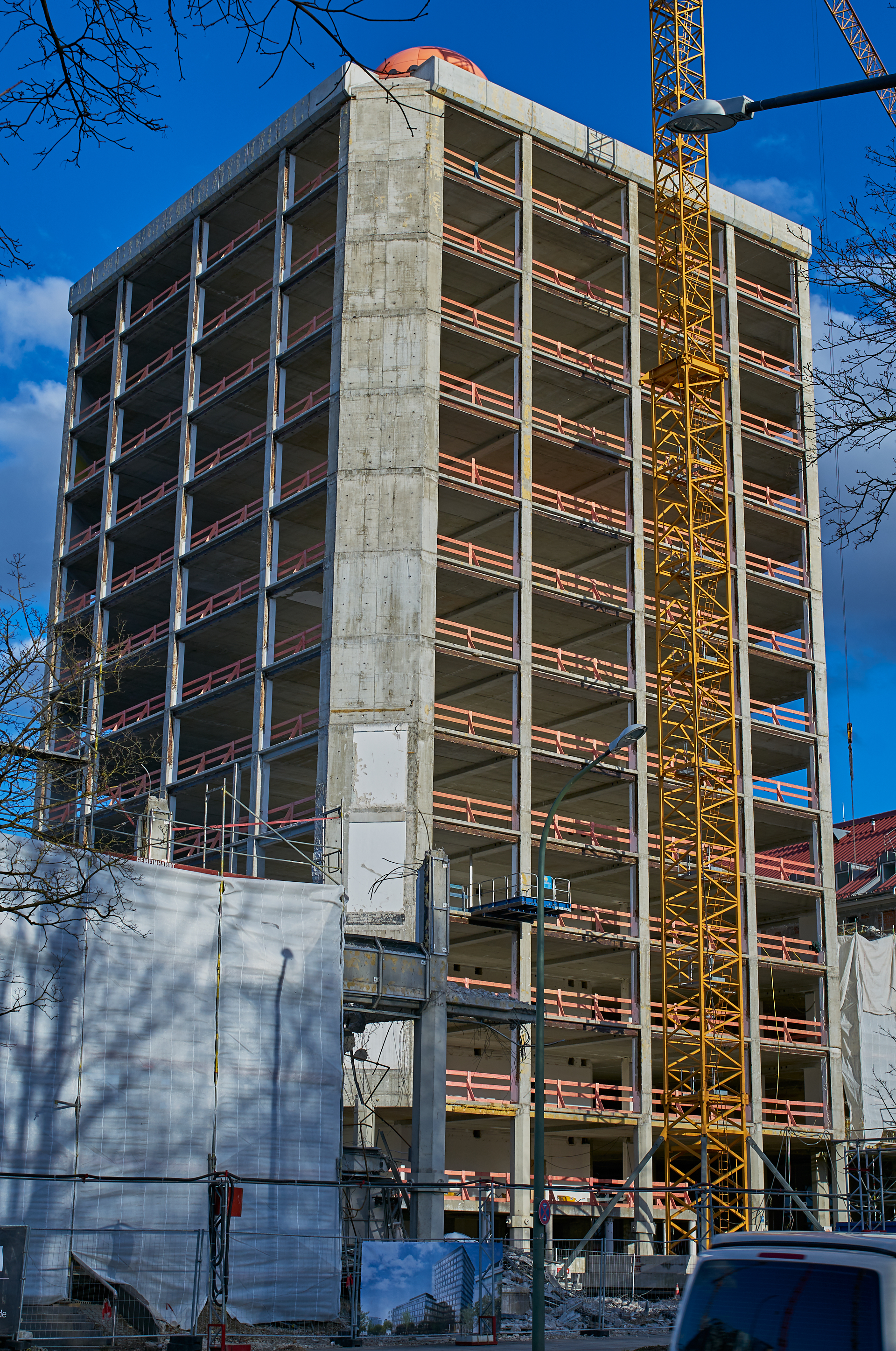 11.02.2016 - Das HIGHRISE-ONE im Anfangsstadium und ATLAS ohne Fassade