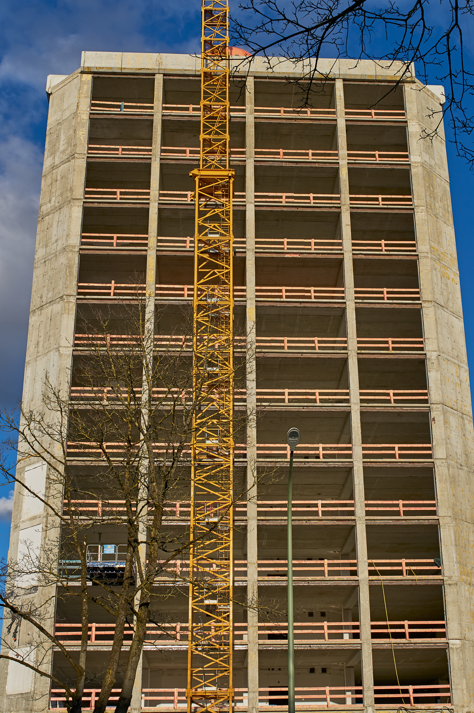 11.02.2016 - Das HIGHRISE-ONE im Anfangsstadium und ATLAS ohne Fassade