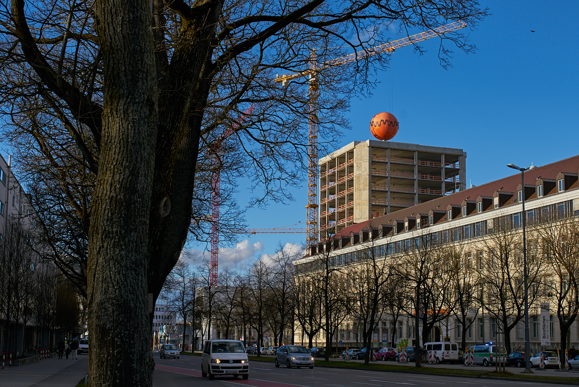 11.02.2016 - Das HIGHRISE-ONE im Anfangsstadium und ATLAS ohne Fassade