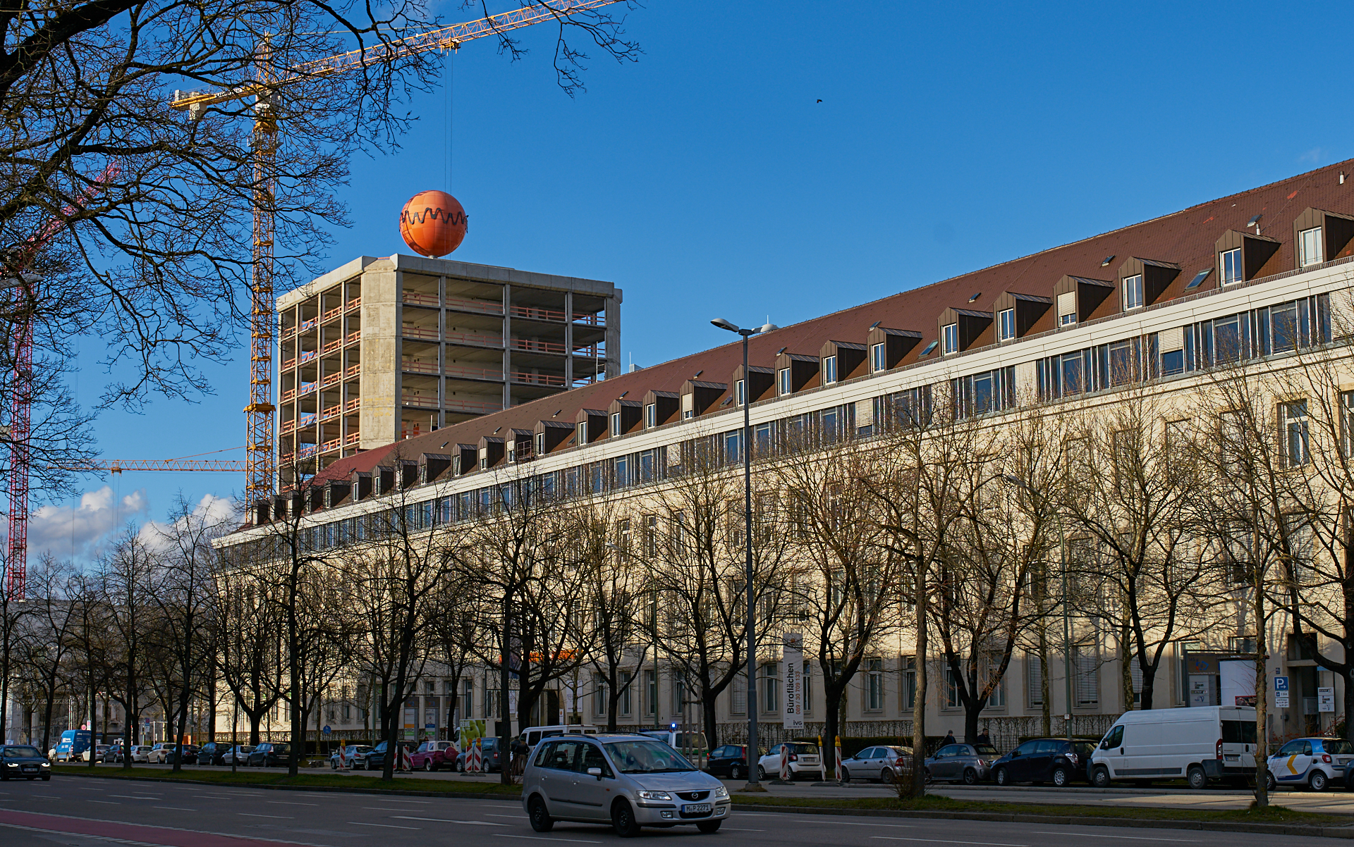 11.02.2016 - Das HIGHRISE-ONE im Anfangsstadium und ATLAS ohne Fassade