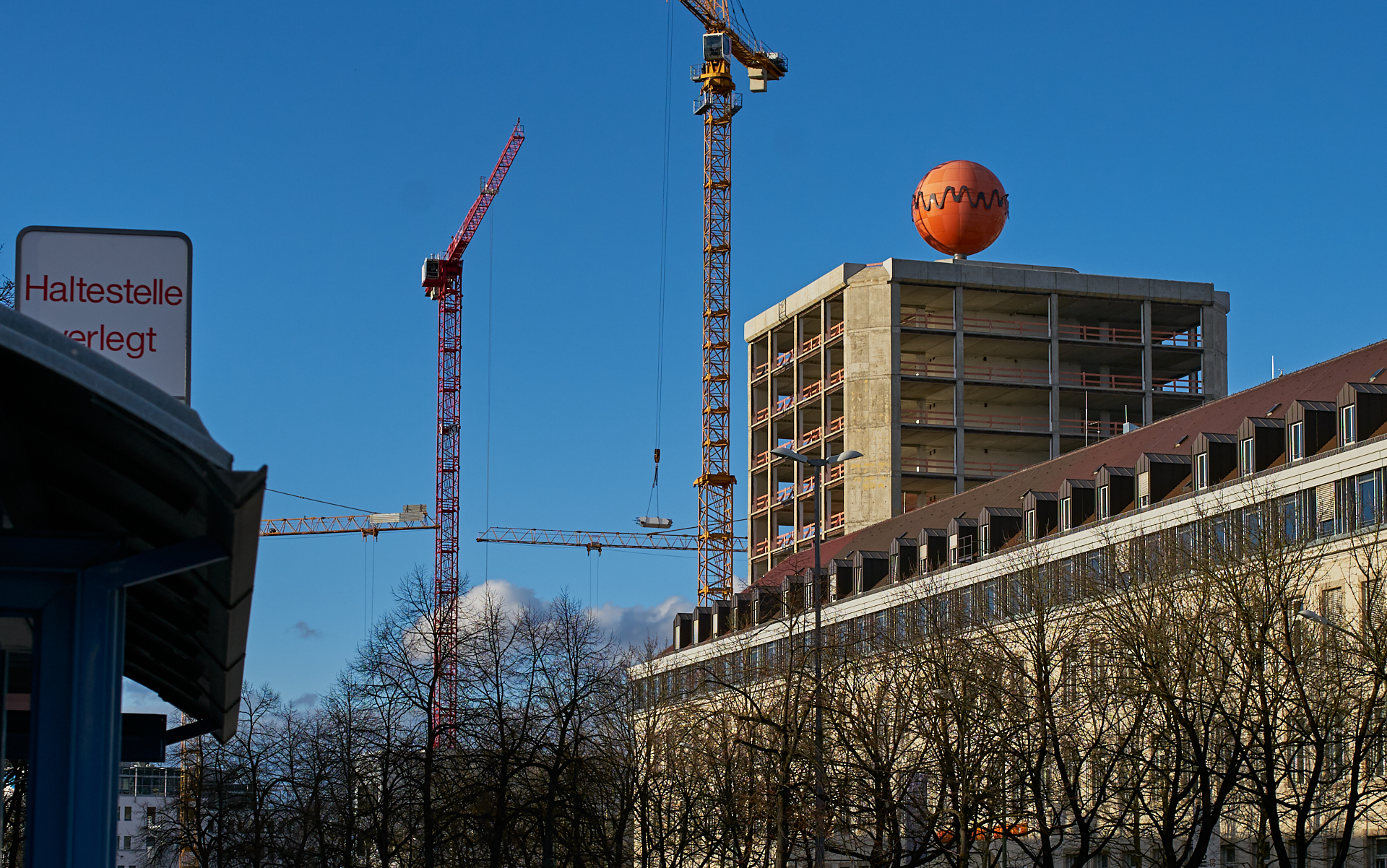 11.02.2016 - Das HIGHRISE-ONE im Anfangsstadium und ATLAS ohne Fassade