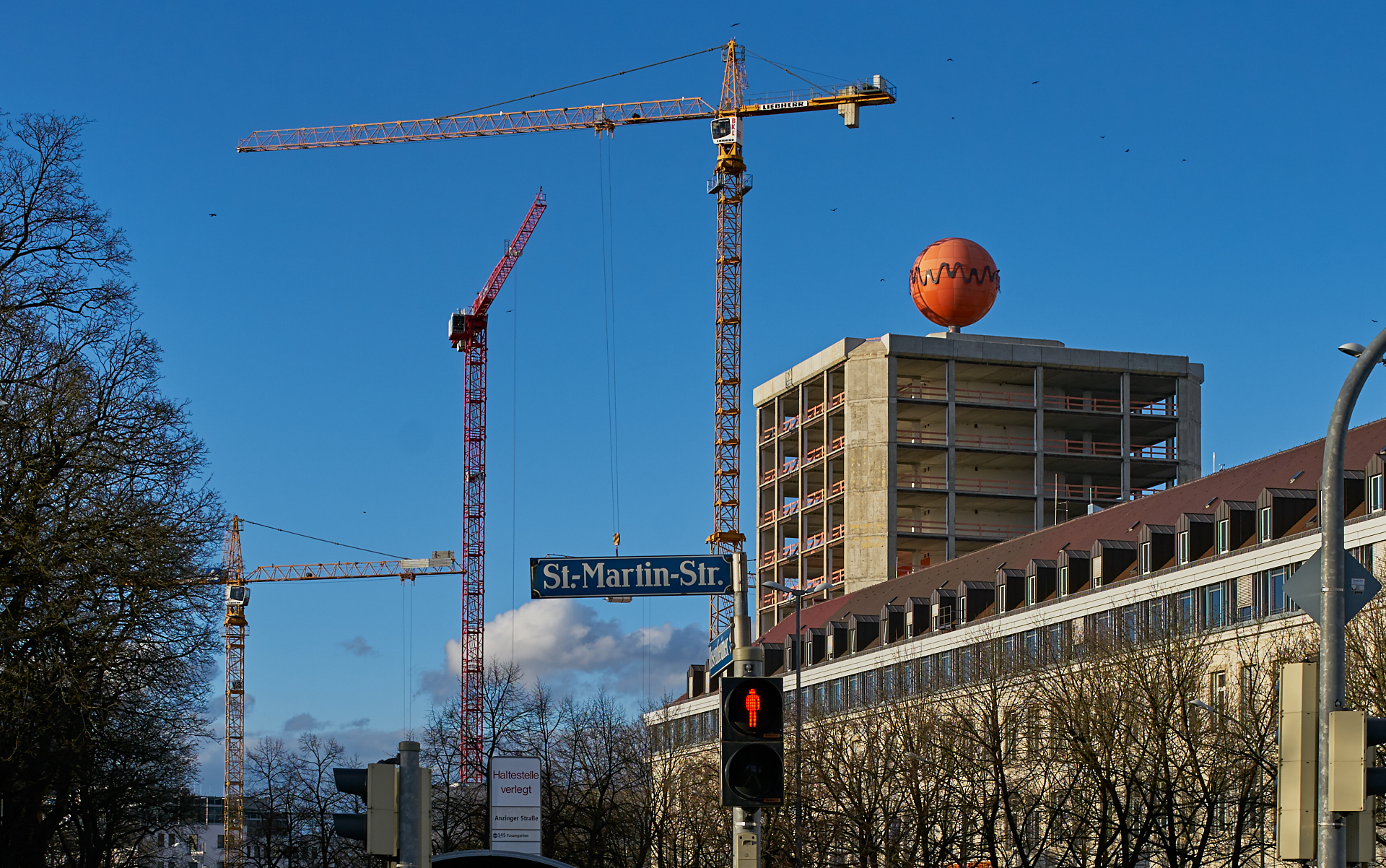 11.02.2016 - Das HIGHRISE-ONE im Anfangsstadium und ATLAS ohne Fassade