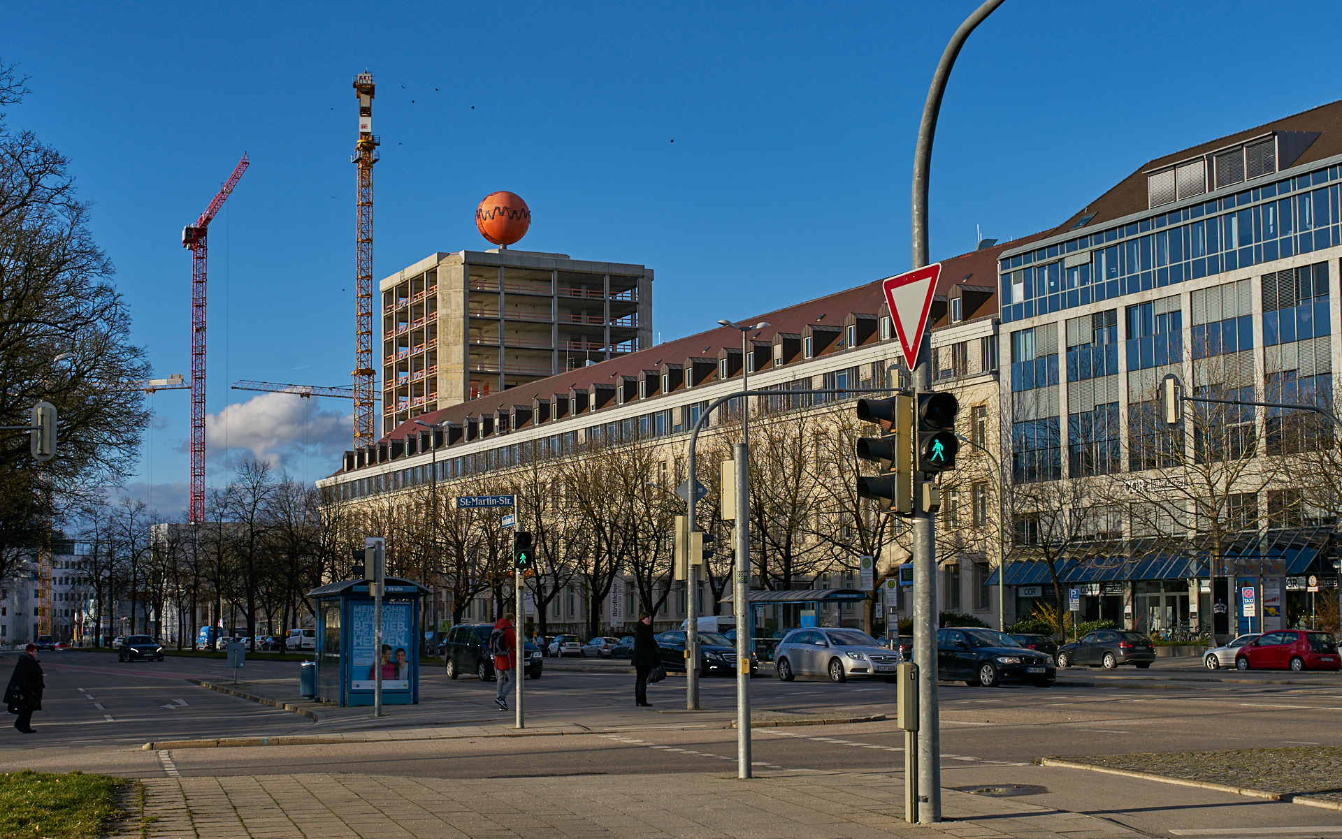 11.02.2016 - Das HIGHRISE-ONE im Anfangsstadium und ATLAS ohne Fassade