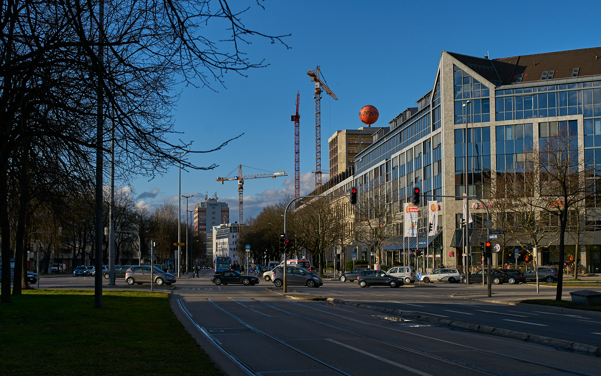 11.02.2016 - Das HIGHRISE-ONE im Anfangsstadium und ATLAS ohne Fassade