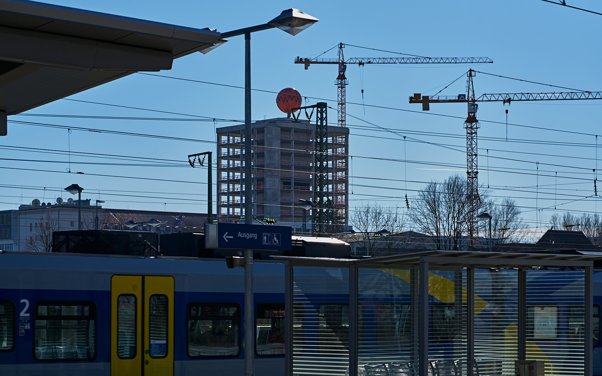 11.02.2016 - Das HIGHRISE-ONE im Anfangsstadium und ATLAS ohne Fassade